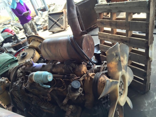 เครื่อง6D105 komatsu เก่าใน  มี 2 เครื่อง ราคาเครื่องละ 65,000 บาท  ติดเครื่องลองได้