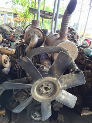 เครื่อง6D105 komatsu เก่าใน  มี 2 เครื่อง ราคาเครื่องละ 65,000 บาท  ติดเครื่องลองได้