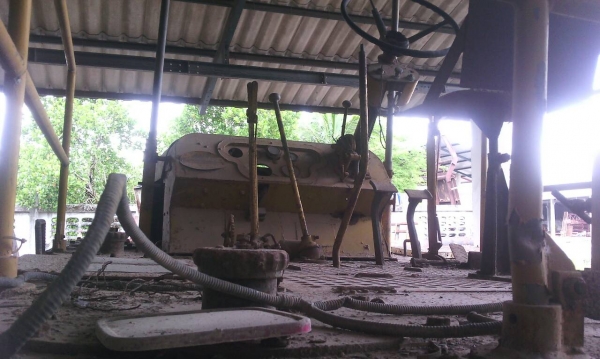 รถ บด. 11 ล้อ  ( ขายตามสภาพ. )     สนใจติดต่อ  081 - 6079515