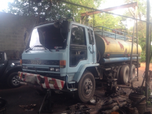 รถอีซุซุ 10 ล้อ บรรทุกน้ำ FVM 175 แรงม้า. สนใจติดต่อ 081 - 6079515 รถอีซุซุ 10 ล้อ บรรทุกน้ำ FVM 175 แรงม้า. สนใจติดต่อ 081 - 6079515