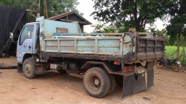 หกล้อ อีซูซุ NPR120แรงห้างปี41 power แอร์เย็น ช่วงล่างใหญ่พร้อมลุย เล่มทะเบียนพร้อมโอน ราคาคุยได้ครับ ถูกใจ จัดให้ บริการขับส่งฮอดบ้านเลยเด้อ ครับ