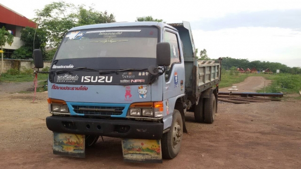 หกล้อ อีซูซุ NPR120แรงห้างปี41 power แอร์เย็น ช่วงล่างใหญ่พร้อมลุย เล่มทะเบียนพร้อมโอน ราคาคุยได้ครับ ถูกใจ จัดให้ บริการขับส่งฮอดบ้านเลยเด้อ ครับ