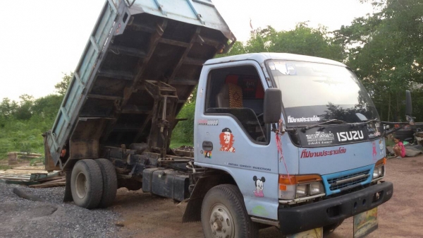 หกล้อ อีซูซุ NPR120แรงห้างปี41 power แอร์เย็น ช่วงล่างใหญ่พร้อมลุย เล่มทะเบียนพร้อมโอน ราคาคุยได้ครับ ถูกใจ จัดให้ บริการขับส่งฮอดบ้านเลยเด้อ ครับ