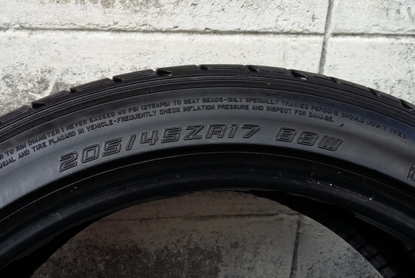 ยาง,205-45-17 Dunlop LM-704 ปลายปี13ไม่ปะ หนึ่งคู่ 2,500