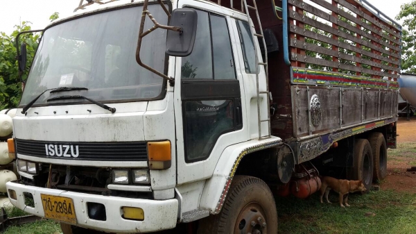 10ล้อ2เพลา240แรง..หัวคัสซี เกียร์ฟุลเลอร์...เครื่องดี คัสซีสวบ ช่วงล่างสวย