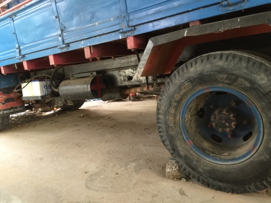 6ล้อ  อีซูซุ  85    เกียร์สาย   สภาพพร้อมใช้ครับ