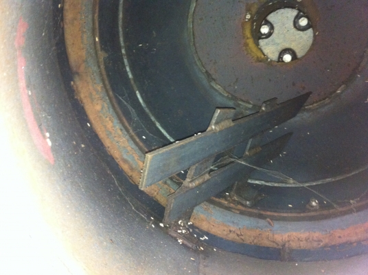 เครื่องโม่ผสมปูน  สภาพดีพร้อมมอเตอร์ 2 แรงม้า เดิมใช้กับผสมสมุนไพร่ เครื่องไม่มีปูนติดเลย