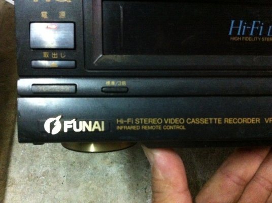 VDO เทปยี่ห้อ FUNAI เป็นแบบ Hi-Fi stereo  เปิดใช้งานได้ตามภาพ จากญี่ปุ่น