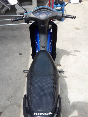 ขาย wave 100 ubox เครื่องนิ่ง เกียตบได้ทุกเกียร์ คลัชไม่หอน ชุดสีมีรอยขีดขวนตามปกติการใช้งาน ทะเบียน ภาษีไม่ขาดต่อ เล่มทะเบียนพร้อมชุดโอนครบ มาดูได้ที่ดอนเมือง กรุงเทพ เบอ 0891123302 line progress7109 ราคา 15500