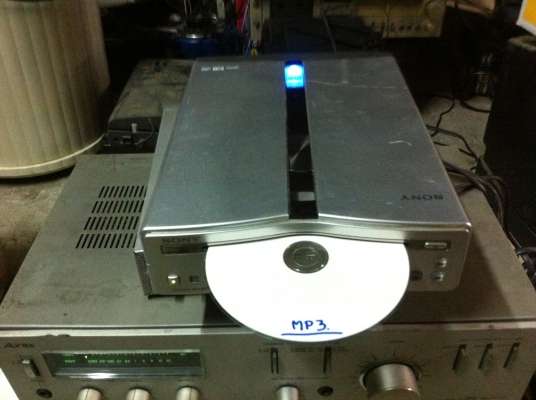 เครื่องเล่นแผ่นทุกอย่างของ SONY จากญี่ปุ่น เทสลองต่อให้ตามภาพ