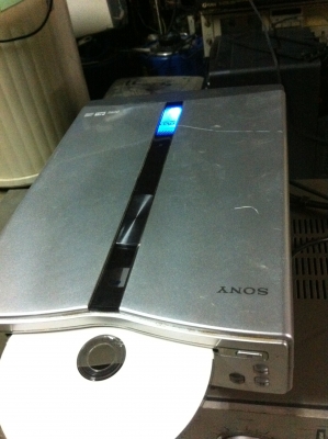 เครื่องเล่นแผ่นทุกอย่างของ SONY จากญี่ปุ่น เทสลองต่อให้ตามภาพ