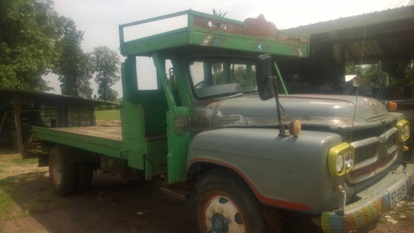 หกล้อหน้ายาว  เครื่องEH 700  168 แรง ทะเบียนขาด 31ธค 57 ((หางยังไม่ลงเล่ม  ))) ราคา  180,000 บาท