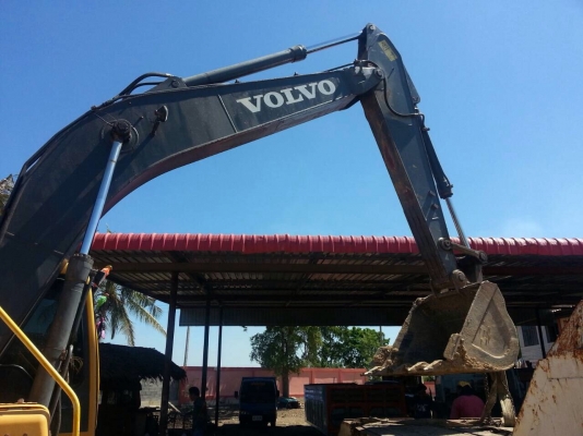 ขายรถแบโฮ VOLVO EC 210-B เอกสารใบอินวอย ไฟฟ้าครบ ช่วงล้างเต็ม รถสวย ราคาถูกมาก แค่.1500000 บาทเท่านั้น สนใจรีบโทรจองด่วน