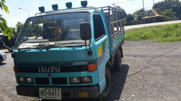 สี่ล้อ อีซูซุ NKR88แรง พ.พาเวอร์ สภาพสวยพร้อมใช้งาน ทะเบียนพร้อมโอน ^^ แจ้งราคาผิดครับ แค่185,000บ ครับ