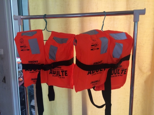 เสื้อชูชีพ เสื้อชูชีพ