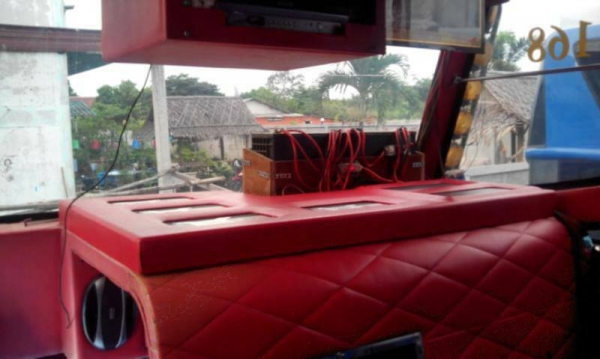 ขายดาวน์รถบัส พัดลม ทรง 3 เสา 200000 ผ่อน 15000*50 งวด ขายดาวน์รถบัส พัดลม ทรง 3 เสา 200000 ผ่อน 15000*50 งวด