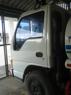 รถน้ำมัน..6ล้อ120แรงNPR120. ปี2542...รถสวยงามมาก...รถห้างแท้