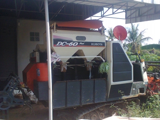 รถเกี่ยวขา้วคูโบต้าดีชี60