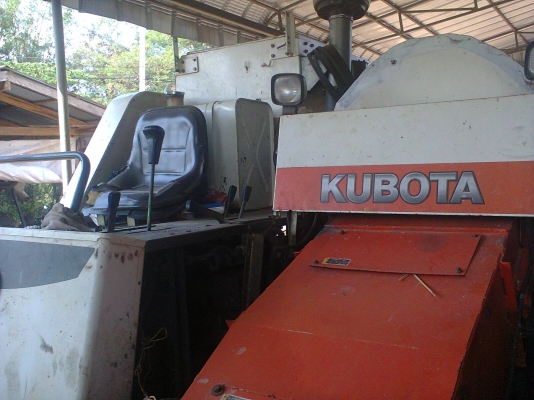 รถเกี่ยวขา้วคูโบต้าดีชี60