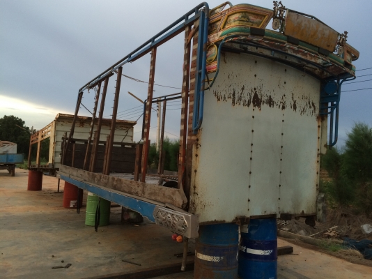 ขายกะบะไม้ยกลงจากร็อกกี้ ยาว6เมตร ตามสภาพ พื้นปูแสตนเลส