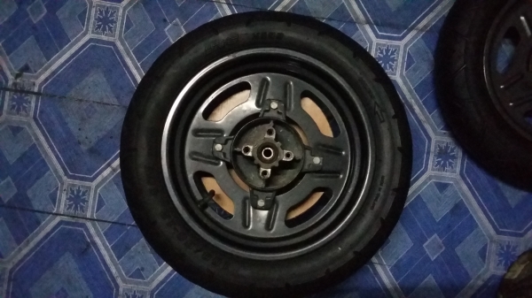 ขายวงล้อ ksr ขอบ 12 คู่ละ 2000 บาท