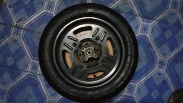 ขายวงล้อ ksr ขอบ 12 คู่ละ 2000 บาท