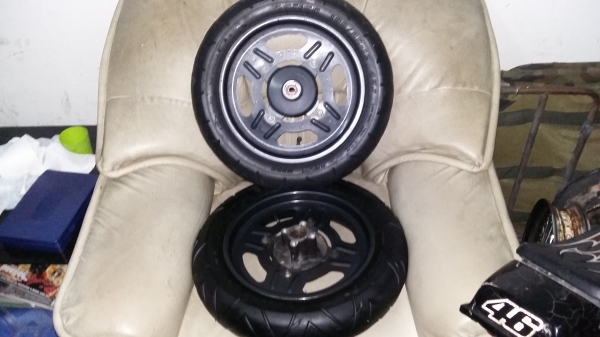 ขายวงล้อ ksr ขอบ 12 คู่ละ 2000 บาท
