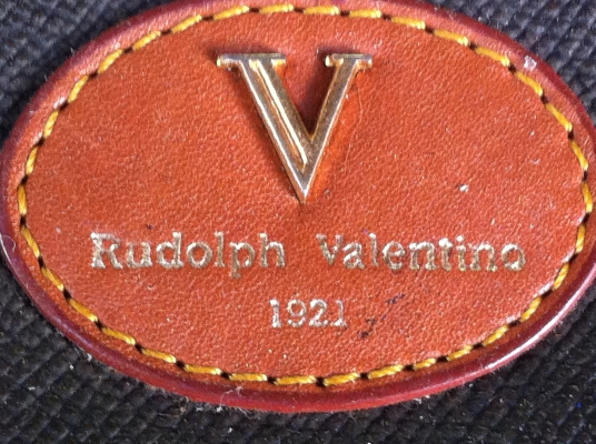 กระเป๋าสะพาย Rudolph Valentino ของแท้ ภายนอกสวย ภายในมีเปื้อนบ้าง