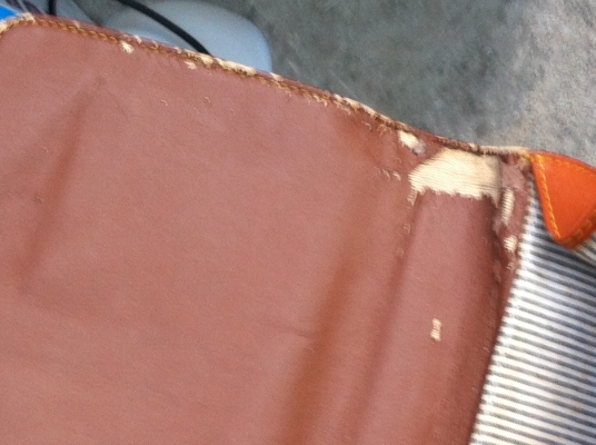 กระเป๋าสะพาย Rudolph Valentino ของแท้ ภายนอกสวย ภายในมีเปื้อนบ้าง