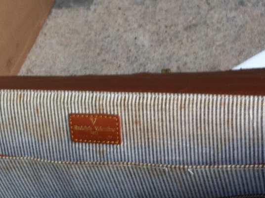 กระเป๋าสะพาย Rudolph Valentino ของแท้ ภายนอกสวย ภายในมีเปื้อนบ้าง