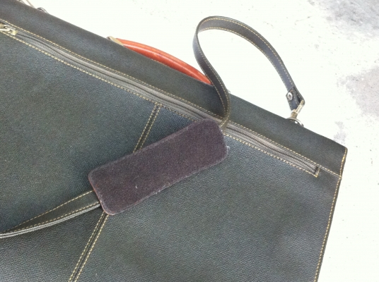 กระเป๋าสะพาย Rudolph Valentino ของแท้ ภายนอกสวย ภายในมีเปื้อนบ้าง