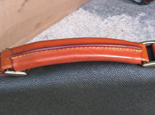 กระเป๋าสะพาย Rudolph Valentino ของแท้ ภายนอกสวย ภายในมีเปื้อนบ้าง