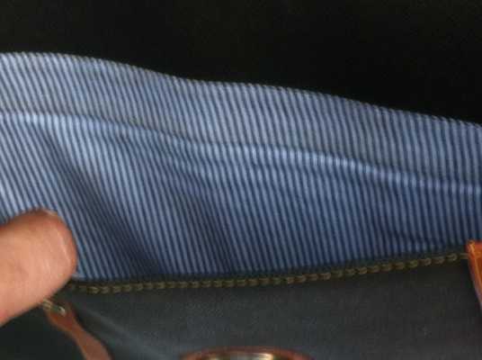 กระเป๋าสะพาย Rudolph Valentino ของแท้ ภายนอกสวย ภายในมีเปื้อนบ้าง