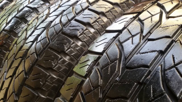 ขายยาง yokohama 265/70/16 สวยๆครับ ขายยาง yokohama 265/70/16 สวยๆครับ