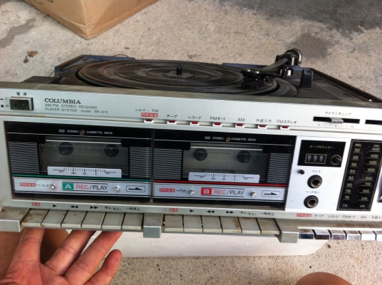 เครื่องเล่นแผ่นเสียง เทป2ช่อง และวิทยุ COLUMBIA  ใช้ไฟ 100 V.