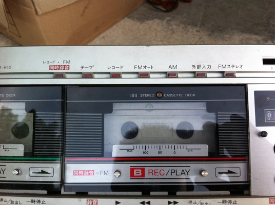 เครื่องเล่นแผ่นเสียง เทป2ช่อง และวิทยุ COLUMBIA  ใช้ไฟ 100 V.