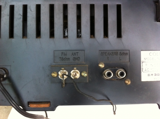 เครื่องเล่นแผ่นเสียง เทป2ช่อง และวิทยุ COLUMBIA  ใช้ไฟ 100 V.