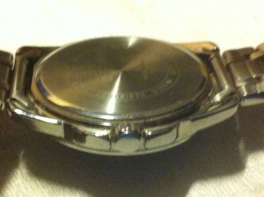 นาฬิกาข้อมือ CASIO หน้าปัดสีดำ ตัวเลขสีขาว มีบอกวันที่ กันน้ำลึก 50 ม.