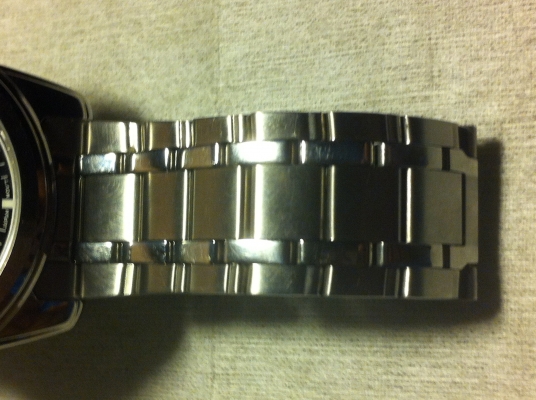 นาฬิกาข้อมือ CASIO หน้าปัดสีดำ ตัวเลขสีขาว มีบอกวันที่ กันน้ำลึก 50 ม.