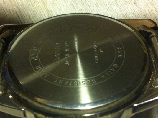 นาฬิกาข้อมือ CASIO หน้าปัดสีดำ ตัวเลขสีขาว มีบอกวันที่ กันน้ำลึก 50 ม.