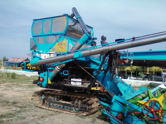 ขายรถเกี่ยวข้าวเกษตรพัฒนา รุ่นปลดหนี้ อุ้ม 2.5 ตัน