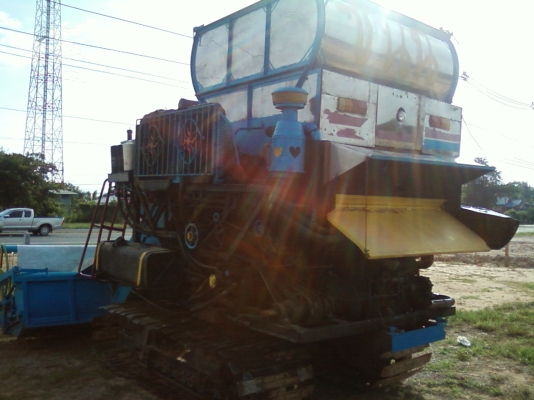 ขายรถเกี่ยวข้าวเกษตรพัฒนา รุ่นปลดหนี้ อุ้ม 2.5 ตัน