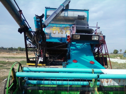 ขายรถเกี่ยวข้าวเกษตรพัฒนา รุ่นปลดหนี้ อุ้ม 2.5 ตัน