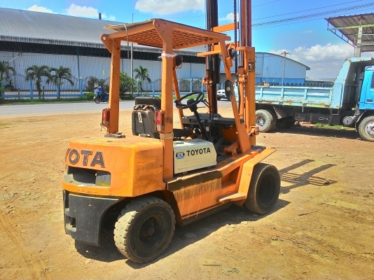 แสงฟ้าเต้นรถ///ขายรถฟอร์คลิฟต์ โตโยต้า 4FG25 เก่าญี่ปุ่น ราคาพิเศษ