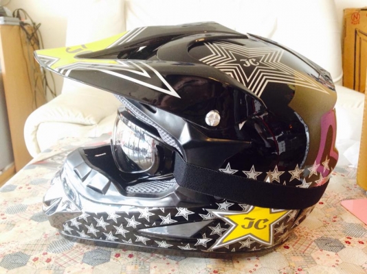 หมวกกันน็อค จัดโปรโมชั่นต้อนรับหน้าฝน ลดราคาพิเศษ1800 ลดเหลือ 1150 บาท 5 ใบเท่านั้น ชุดเกราะ  มีกระดองเต่า M L XL XXL ราคา เพียง 800 เสื้อวิบาก อีกมากมาย 600 รับ เสื้อวิบาก อีกมากมาย 600 รับ บัตร เครดิต บัตร เครดิตเสื้อวิบาก ชุดเกราะ มีกระดองเต่า ราคา เพี