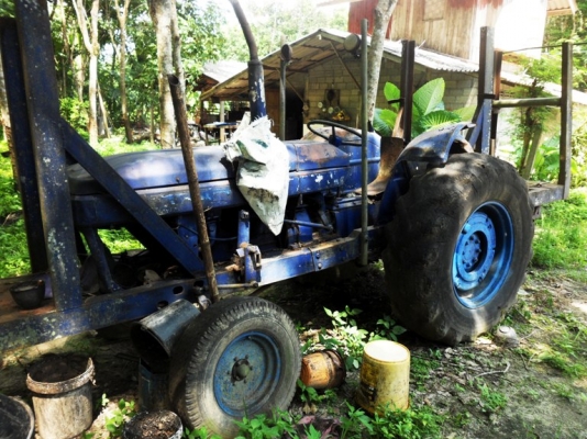 มาใหม่ ขายรถไถสำหรับบรรทุกไม้ยางพาราหรือขนย้ายสิ่งของ