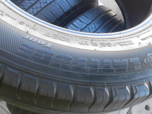 225/65R17 MICHELIN มี 3 เส้น tel.081-427-3941