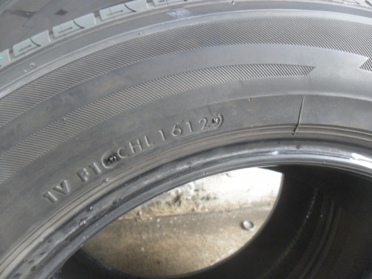 ยาง BRIDGESTONE 215/60R16ปี12 สวยๆ 4 เส้น ราคา 2300 บาท