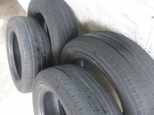 ยาง BRIDGESTONE 215/60R16ปี12 สวยๆ 4 เส้น ราคา 2300 บาท