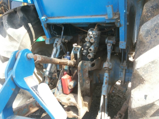 รถไถ FORD แถมชุดขุดเจาะ ภาน3 ราคา 350,000 บ.รถอยู่อยุธยา